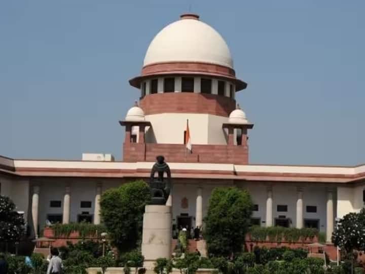 बॉम्बे हाईकोर्ट के चीफ जस्टिस की शपथ को गलत बताने वाली याचिका सुप्रीम से खारिज, लगा जुर्माना
